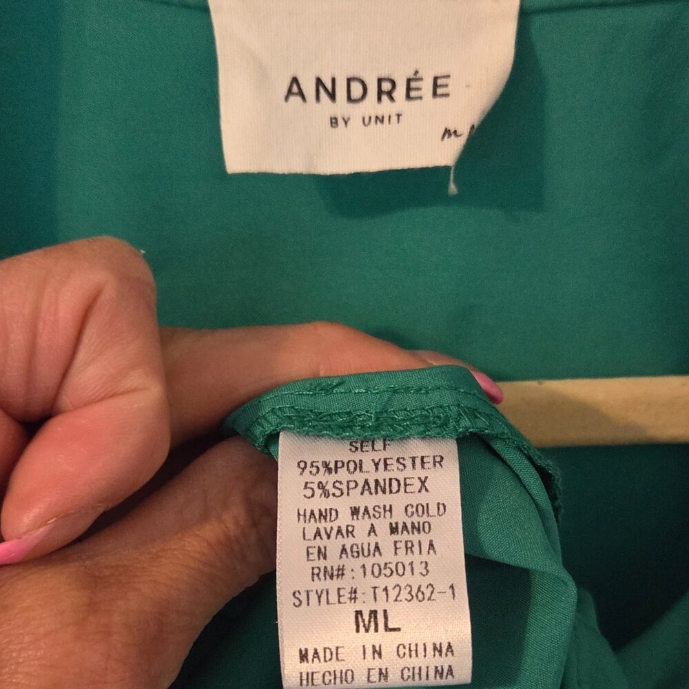 womans blouse - Picture 2 of 3